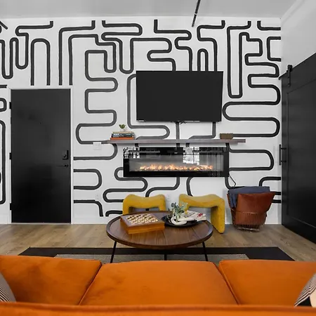 Eclectic Condo With Hot Tubs And E-Bikes